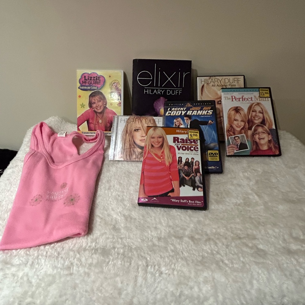Hillary Duff Collection - Picture 1 of 16